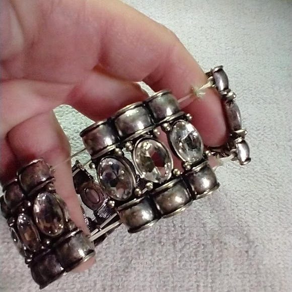 Silvertone large wide crystal stretch bracelet - Picture 4 of 4